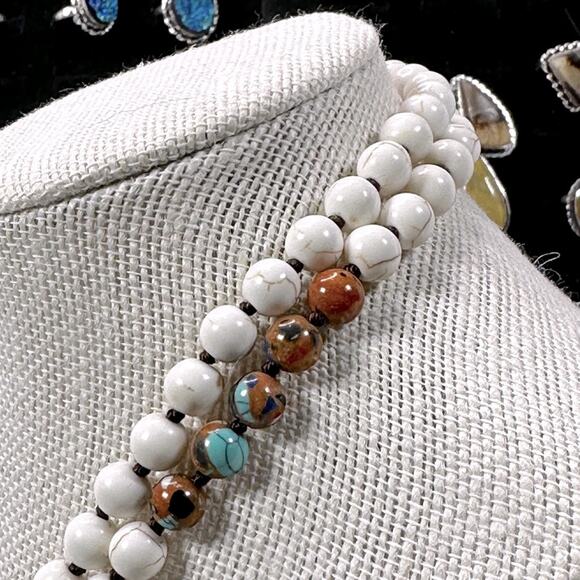 Howlite beaded white heart necklace hand knotted approximately 30” - Picture 3 of 5